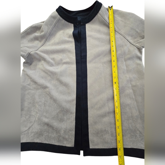 Charan Reversible Jacket - Picture 7 of 9